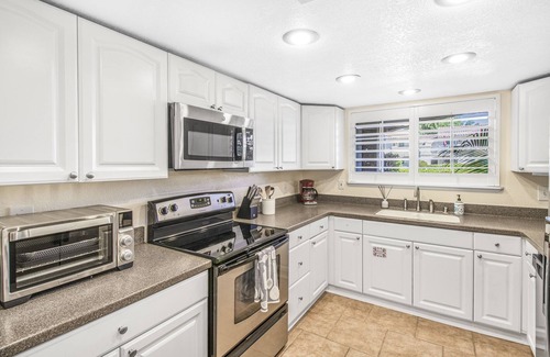 Palm Springs Condo | Ground level 2/2 Condo + Steps from Pool + Mountain Views