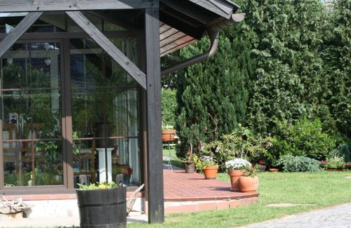 Parmen Apartment | Ground-level apartment with fireplace, edge of the Feldberg lake landscape, swimming lake on site