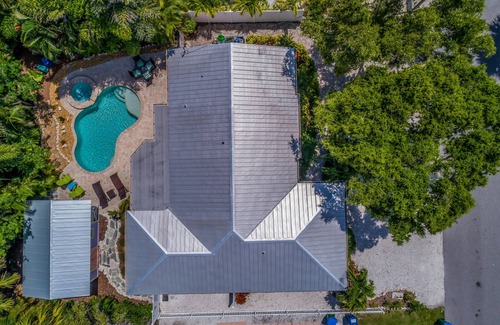 Holmes Beach House | Ground level home with pool, spa and lanai! - Coastal Breeze