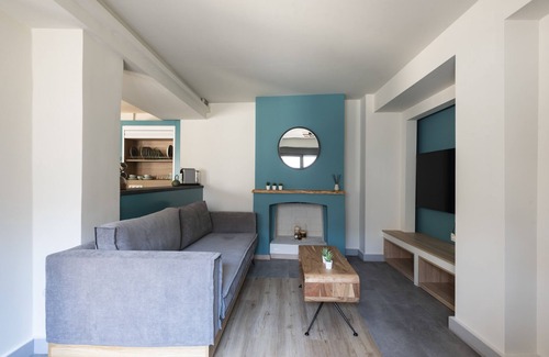 Kalamata House | GroundFloor Apartment w/Smallyard in the ❤ of Kalamata
