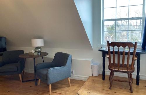 D'Escousse Hotel | Groundswell Pub & Inn