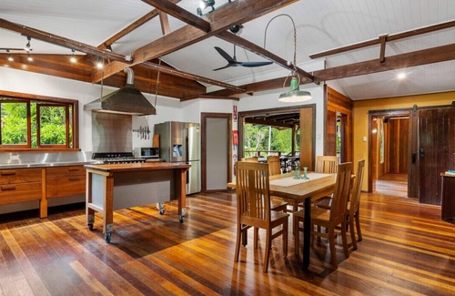 Speewah House | Group Accom | Pool | Spa | Pool Table | Firepit