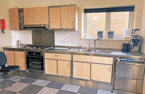 Sint Annaparochie House | Group accommodation in Friesland on Blikvaart