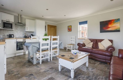 Horncastle House | Group Accommodation for 18, Bainvalley Cottages