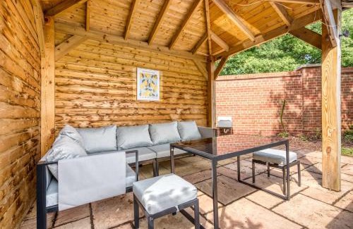 Birmingham House | Group-Friendly 3BR Near M6, Hot Tub
