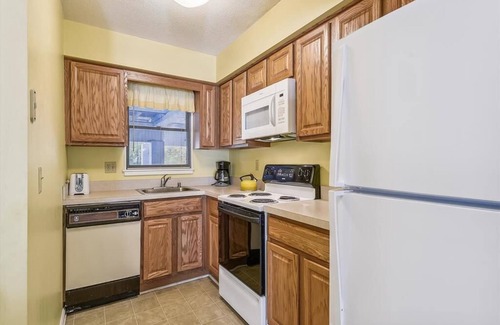 Bethany Beach Condo | Group-Friendly Condo | Grill, Pool + Near Beach