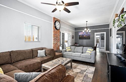 West Colfax House | Group-friendly House W Rooftop Patio & Backyard