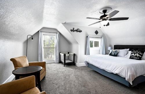 West Colfax House | Group-friendly House W Rooftop Patio & Backyard