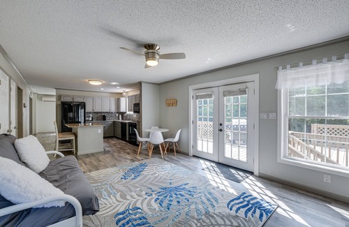 Socastee House | Group-Friendly Myrtle Beach House w/Deck