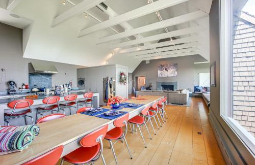 Newbury House | Group-Friendly Newbury Stunner Home Gym, Hot Tub!
