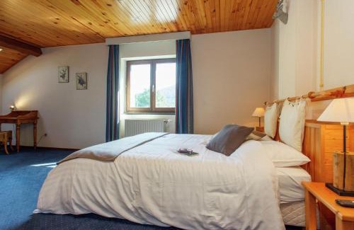 Maboge House | Group Getaway with Sauna
