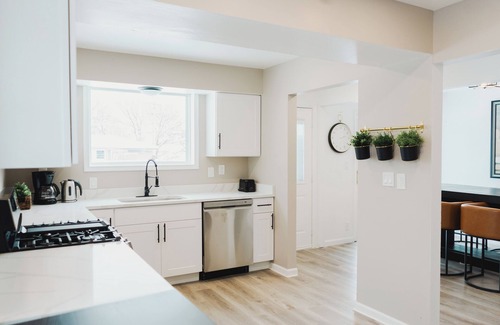 Milwaukee House | Group Getaway- close to airport and downtown!