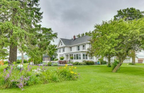 Mount Horeb House | Group Getaway Luxe Farmhouse in Mt Horeb!