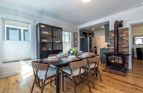 Victor House | Group Getaway! Victor Charm 3 Units Sleeps 13