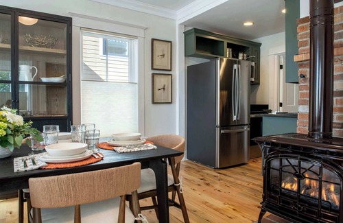 Victor House | Group Getaway! Victor Charm 3 Units Sleeps 13