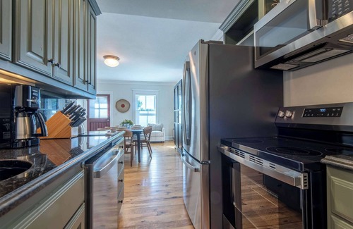 Victor House | Group Getaway! Victor Charm 3 Units Sleeps 13
