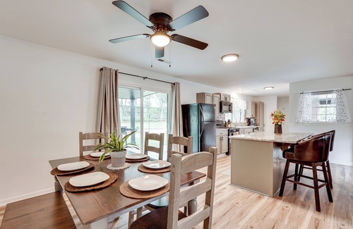 Wrens House | Group Getaway w/Fenced Yard & Pool Table in Wrens