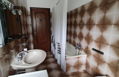 Massa d'Albe House | Group home. Beautiful panorama. Close to local tourist attractions.