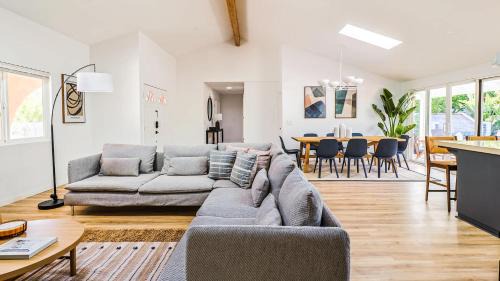 Racquet Club West House | Group Paradise! Palm Springs Villa with Pool, Casita & Mountain Views - Seasonal Special Offer