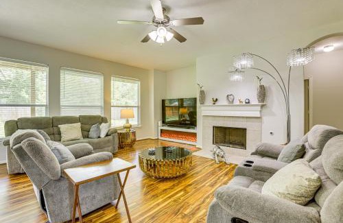 Houston House | Group-Ready Getaway in North Houston!