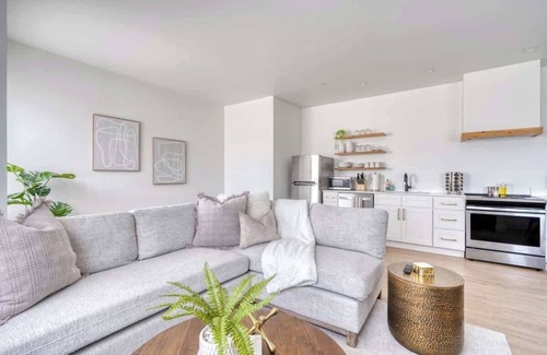 Humboldt Apartment | Group-Ready Luxury 6BR - Private Floor - Sleeps 12