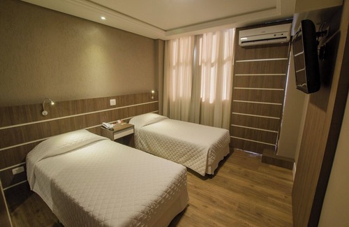 Civic Center Hotel | Group-Ready Master Triple Twin Perfect for Movie Nights, Laughter & Rest