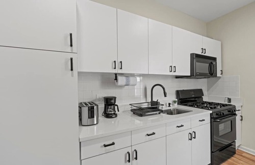 North Bergen Apartment | Group Retreat 15Min > NYC, MetLife, Mall + Free Parking