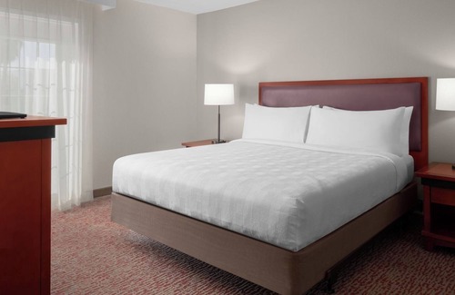 The East Side Hotel | Group Stay – 3 Suites w/Kitchen, Living Area & Daily Treats!