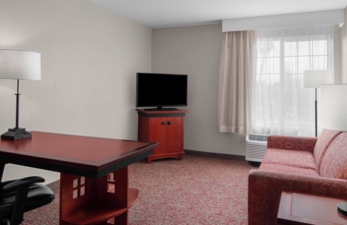 The East Side Hotel | Group Stay – 3 Suites w/Kitchen, Living Area & Daily Treats!