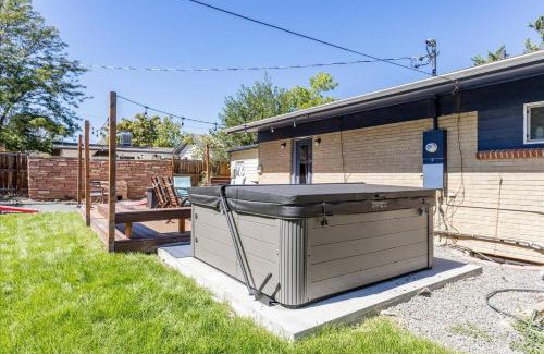 Arvada Plaza Area House | Group Stay W Hot Tub, Games & Bbq