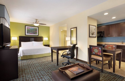 Biggar Hotel | Group Vacay! 2 Cozy Units w/Kitchen, Pool, Shuttle