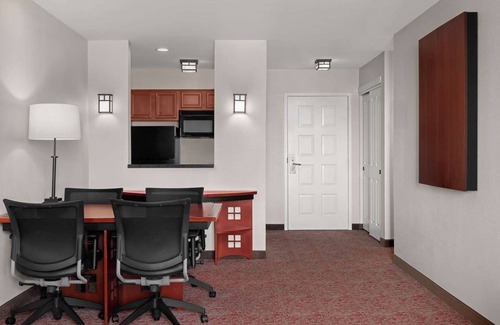 Downtown Hotel | Groups Best Choice: Cozy Suite w/Full Kitchen, Balcony & Daily Fresh Cookies