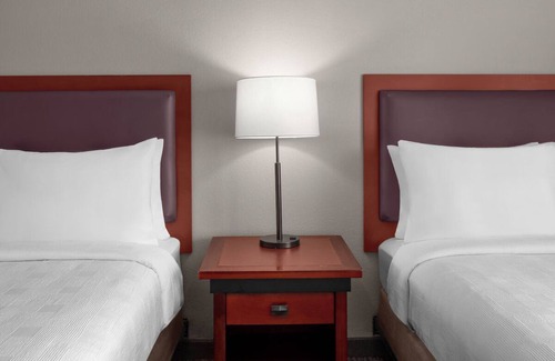 Downtown Hotel | Groups Best Choice: Cozy Suite w/Full Kitchen, Balcony & Daily Fresh Cookies