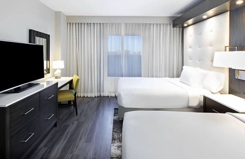 Memorial House | Groups Can Stay In Comfort In A Deluxe Room!