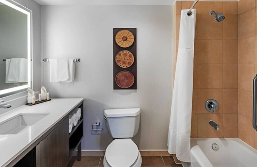 Memorial House | Groups Can Stay In Comfort In A Deluxe Room!