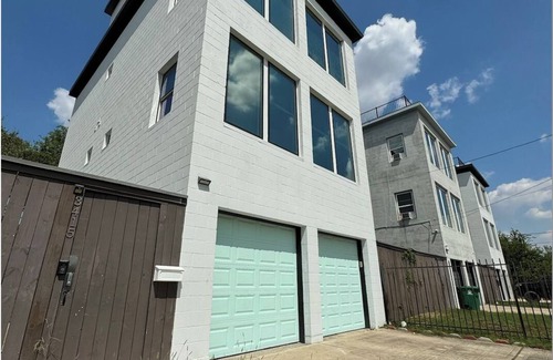 Northside House | Groups, family, ball game fans, weddings, conference stay