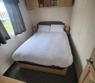 Great Yarmouth Resort | Grouse 54 - Home from Home, Free WiFi, Bed Linen and Towels Included - California Cliffs