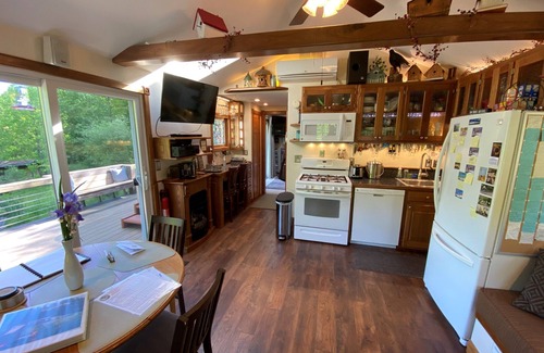 Clearville Cottage | Grouseland's Pondside Vacation Cottage. Pet Friendly.