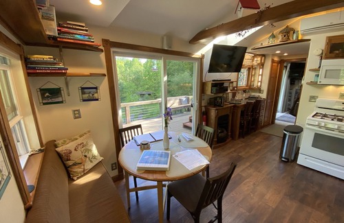 Clearville Cottage | Grouseland's Pondside Vacation Cottage. Pet Friendly.