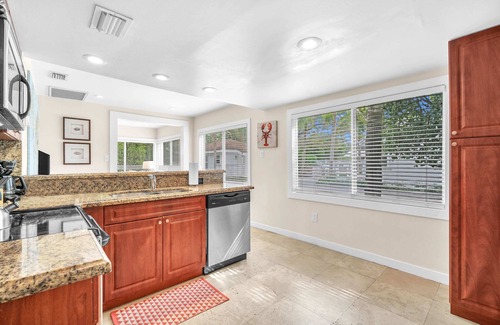 Southwest Coconut Grove House | Grove Bay 2/1 Gated Cottage | Near Downtown & Brickell