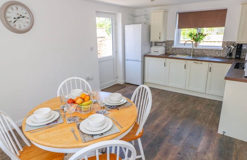 St Ishmaels Cottage | GROVE COTTAGE, pet friendly, with a garden in St Ishmael's