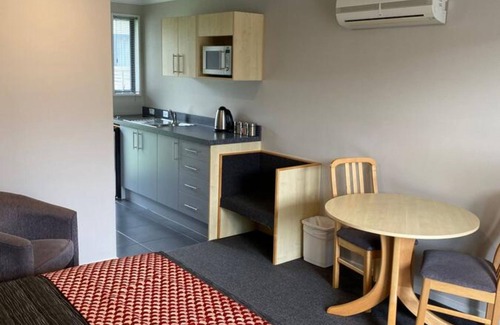 Blenheim Cabin | Grove Park Motor Lodge