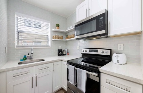 Coral Way Apartment | GROVE27-1 | stay near Miami's chic neighborhood