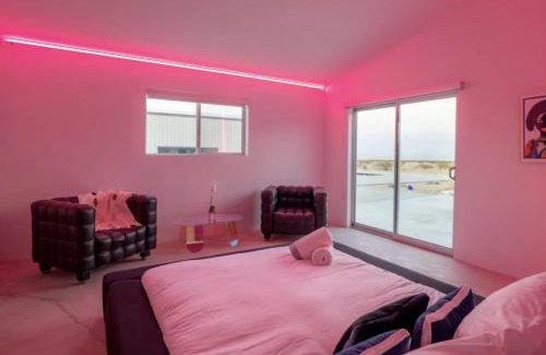 Landers House | Grow House by Fieldtrip Remote Lux w 100ft Pool
