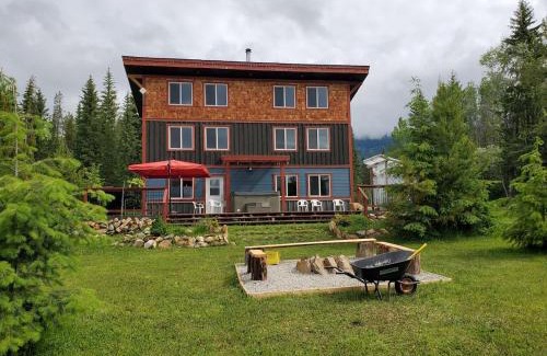 Golden House | GROWL Lodge