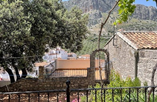 Frinton-on-Sea Apartment | grtr5w46retrhb