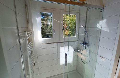 Aesch House | Gruppenunterkunft in schöner Villa, naturnah, mit Sauna
