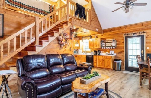 Townsend House | GSMNP Hillside Hideaway