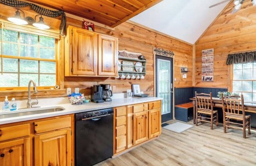 Townsend House | GSMNP Hillside Hideaway