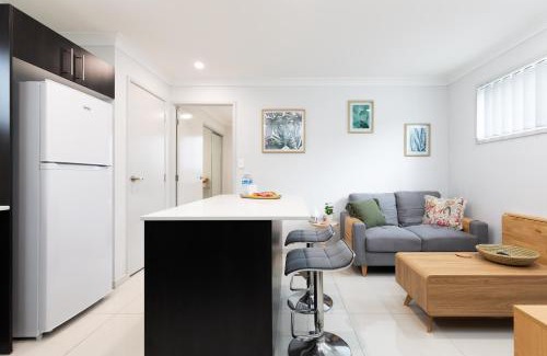 Rocklea Apartment | GST Credits! AC! Shops! Parking! Espresso! 531F1